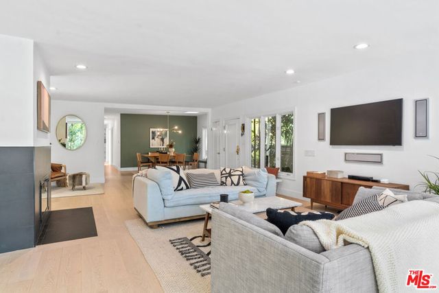 2617 Harlesden Court, Los Angeles, CA 90046