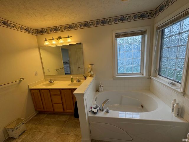 1728 Colonial Drive, Rochester, IN 46975