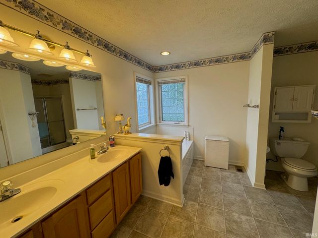 1728 Colonial Drive, Rochester, IN 46975