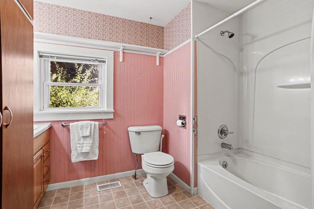 17 4th Street, Plainwell, MI 49080