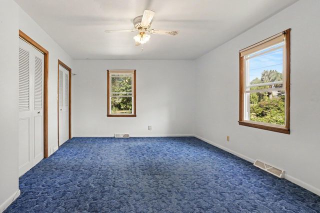 17 4th Street, Plainwell, MI 49080