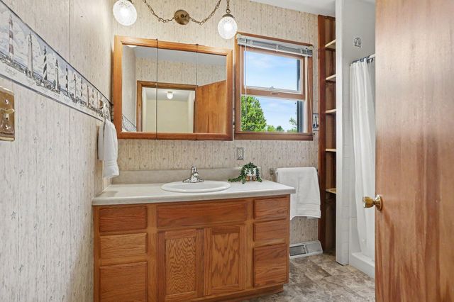 17 4th Street, Plainwell, MI 49080
