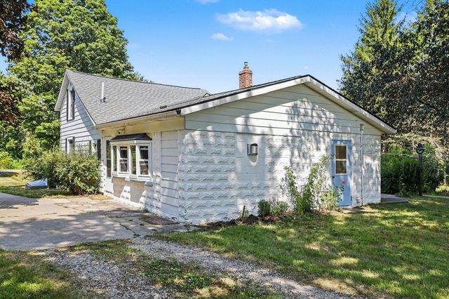 17 4th Street, Plainwell, MI 49080