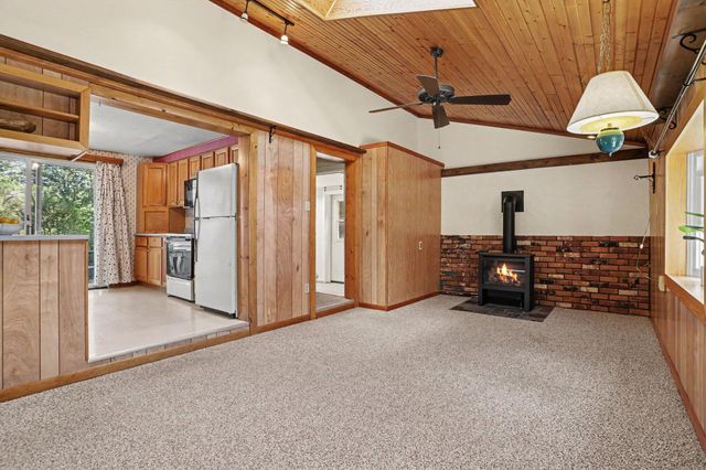 17 4th Street, Plainwell, MI 49080