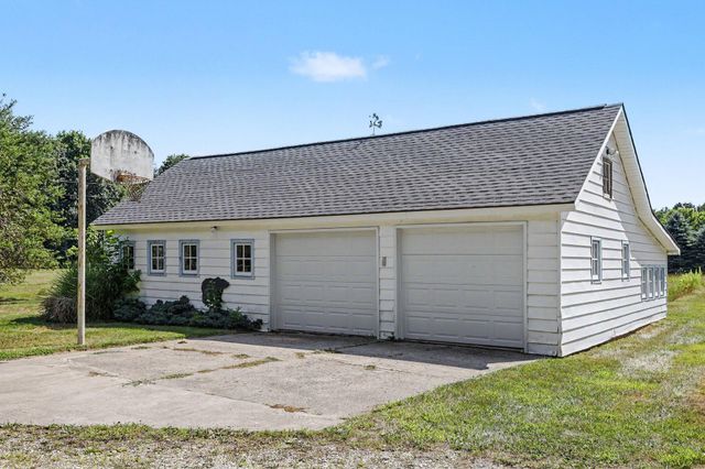 17 4th Street, Plainwell, MI 49080