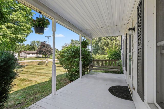 17 4th Street, Plainwell, MI 49080