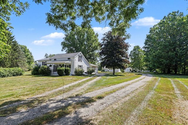 17 4th Street, Plainwell, MI 49080