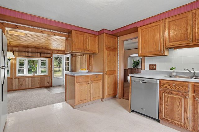 17 4th Street, Plainwell, MI 49080