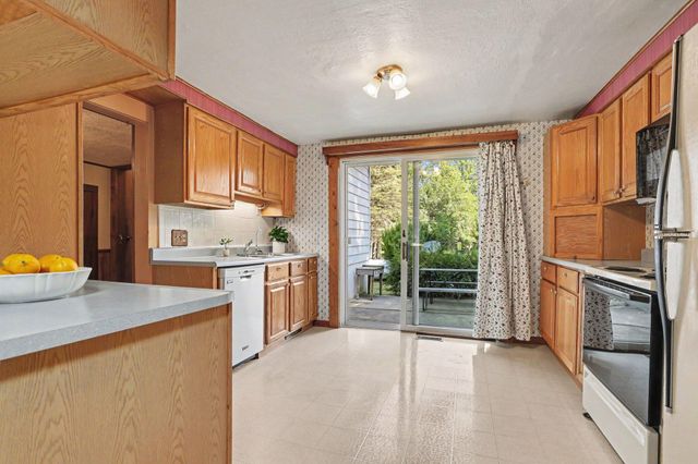 17 4th Street, Plainwell, MI 49080