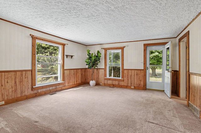 17 4th Street, Plainwell, MI 49080
