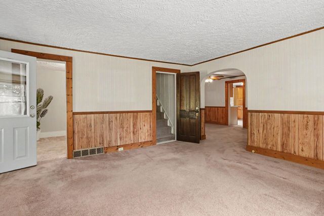 17 4th Street, Plainwell, MI 49080