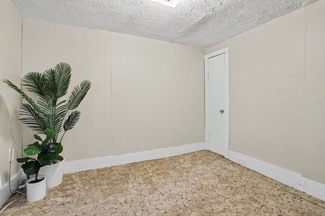 17 4th Street, Plainwell, MI 49080