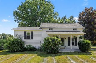 17 4th Street, Plainwell, MI 49080