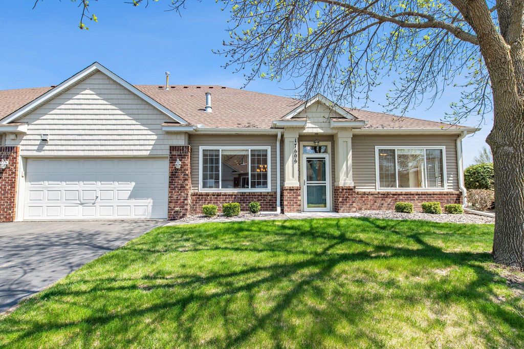 17606 38th Avenue N, Plymouth, MN 55446