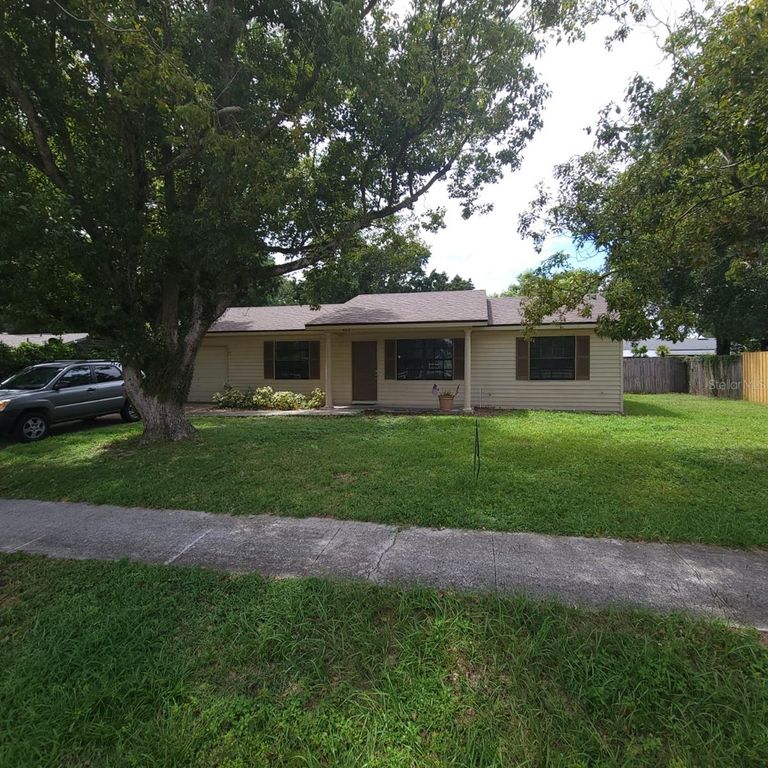 462 N LAKE AVENUE, Apopka, FL 32712