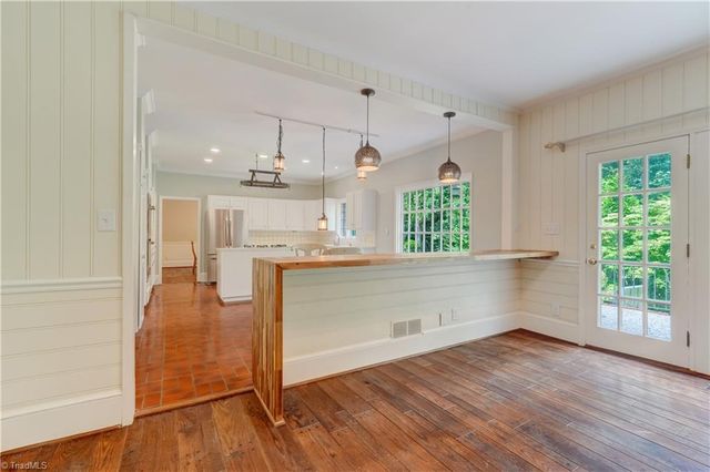 1006 Oakcrest Drive, Reidsville, NC 27320