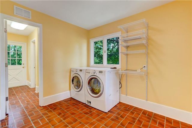 1006 Oakcrest Drive, Reidsville, NC 27320