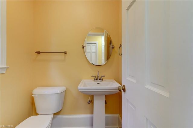 1006 Oakcrest Drive, Reidsville, NC 27320