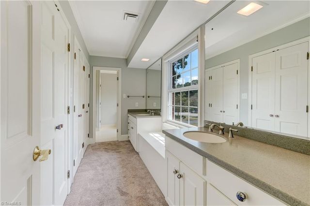 1006 Oakcrest Drive, Reidsville, NC 27320