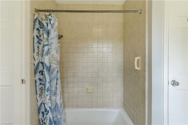 1006 Oakcrest Drive, Reidsville, NC 27320
