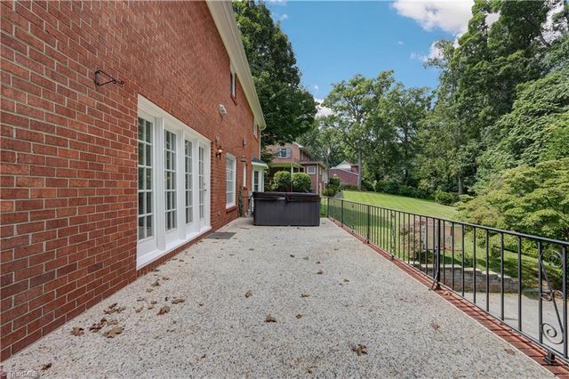 1006 Oakcrest Drive, Reidsville, NC 27320