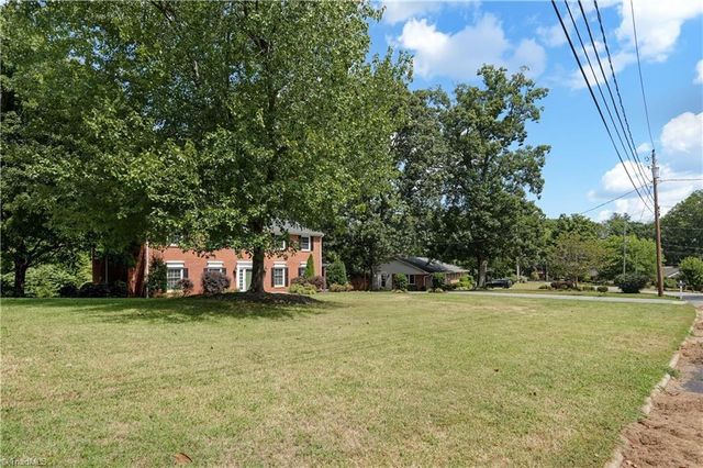 1006 Oakcrest Drive, Reidsville, NC 27320