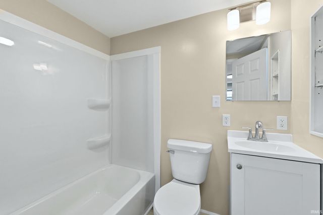 7732 Hosler Road, Leo, IN 46765