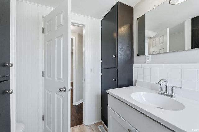 7732 Hosler Road, Leo, IN 46765