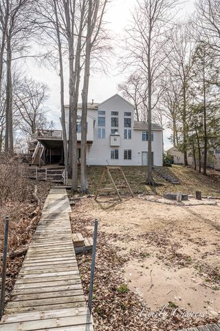 14903 Hawthorne Street, Grand Haven, MI 49417