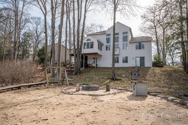 14903 Hawthorne Street, Grand Haven, MI 49417