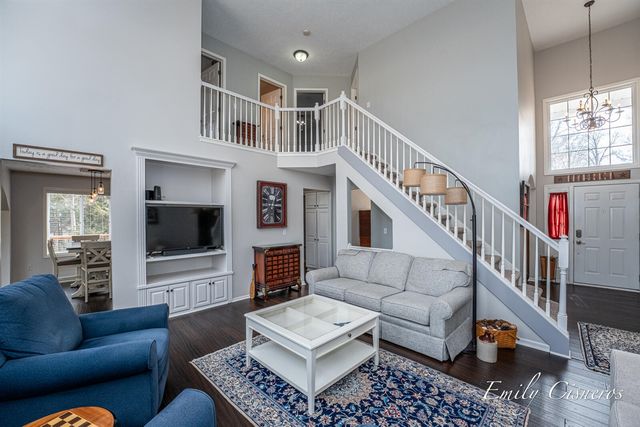 14903 Hawthorne Street, Grand Haven, MI 49417