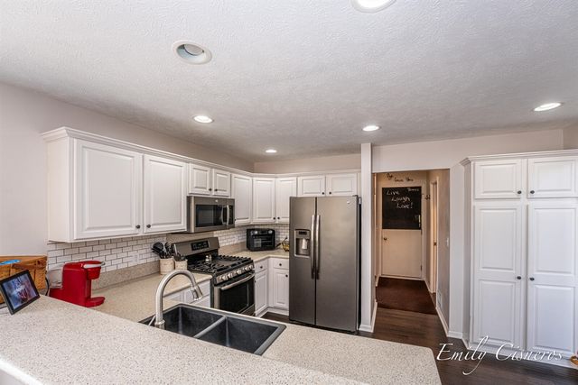 14903 Hawthorne Street, Grand Haven, MI 49417