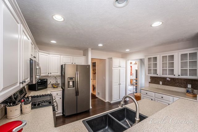 14903 Hawthorne Street, Grand Haven, MI 49417