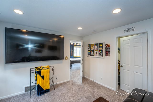 14903 Hawthorne Street, Grand Haven, MI 49417