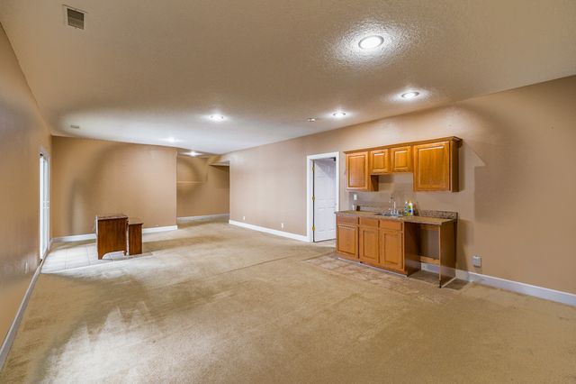 2203 4th Avenue SE, Altoona, IA 50009