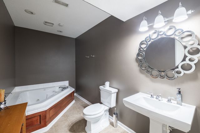 2203 4th Avenue SE, Altoona, IA 50009