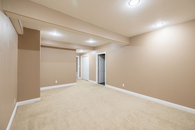 2203 4th Avenue SE, Altoona, IA 50009