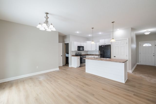 2203 4th Avenue SE, Altoona, IA 50009