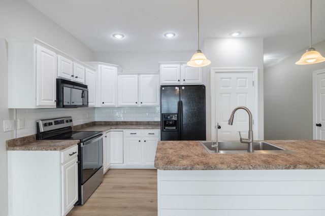 2203 4th Avenue SE, Altoona, IA 50009