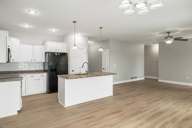 2203 4th Avenue SE, Altoona, IA 50009