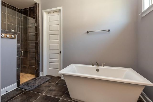 460 SAUNDERS CREEK CIR, Rossville, TN 38066