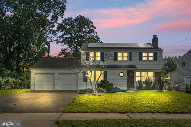 1 LONGWOOD DR, Burlington, NJ 08016