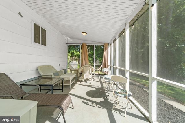 1 LONGWOOD DR, Burlington, NJ 08016