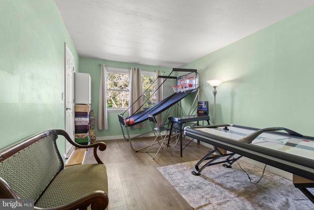1 LONGWOOD DR, Burlington, NJ 08016