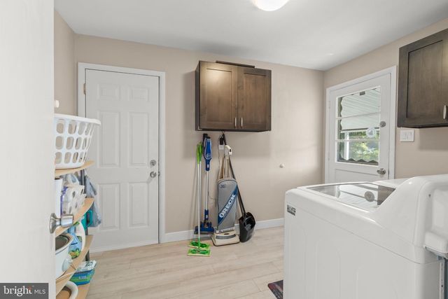 1 LONGWOOD DR, Burlington, NJ 08016