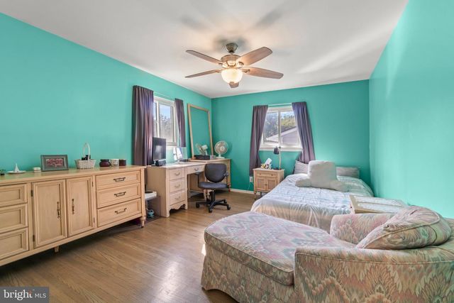 1 LONGWOOD DR, Burlington, NJ 08016