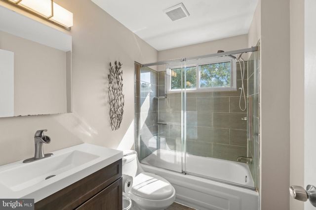 1 LONGWOOD DR, Burlington, NJ 08016