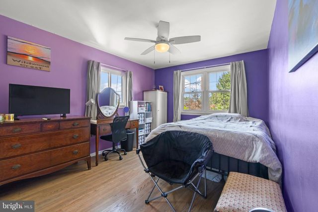 1 LONGWOOD DR, Burlington, NJ 08016