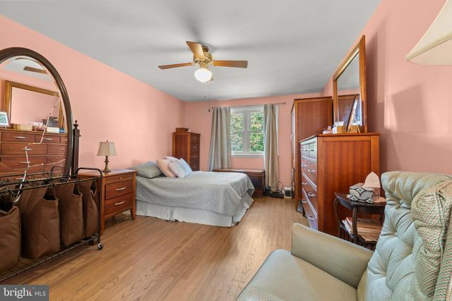 1 LONGWOOD DR, Burlington, NJ 08016