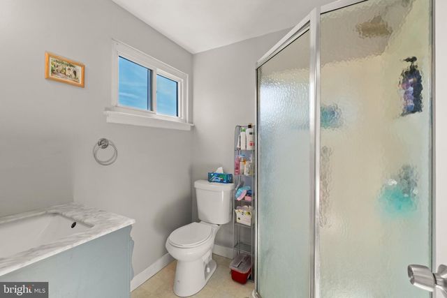1 LONGWOOD DR, Burlington, NJ 08016